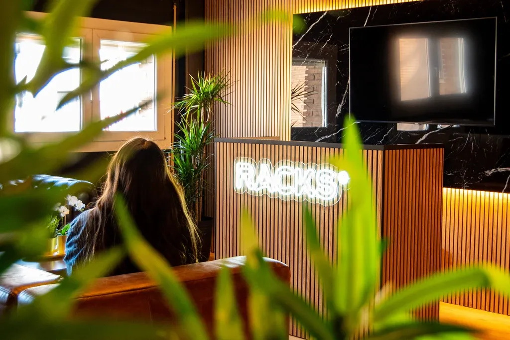 Recepción de Racks House en Madrid